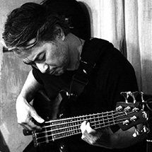 写真：コモブチキイチロウ（B）