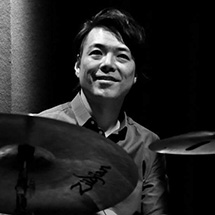 写真：大槻”KALTA”英宣（Dr）