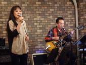 写真：Singer良水 with 塩塚博