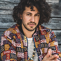 写真：エメット・コーエン（Pf）