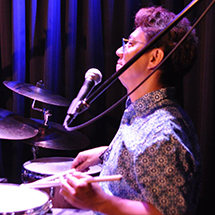 写真：岩瀬立飛（Dr）