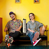 写真：イシタニタイジュ & アベナギサ　benikake to rairo