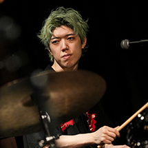 写真:荒山諒(Dr)